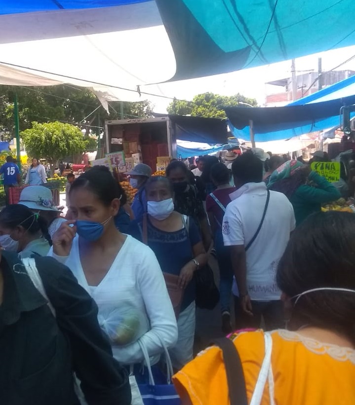 Tianguis de Atlixco ignoran Fase 3 por Covid-19 y se instalan a vender