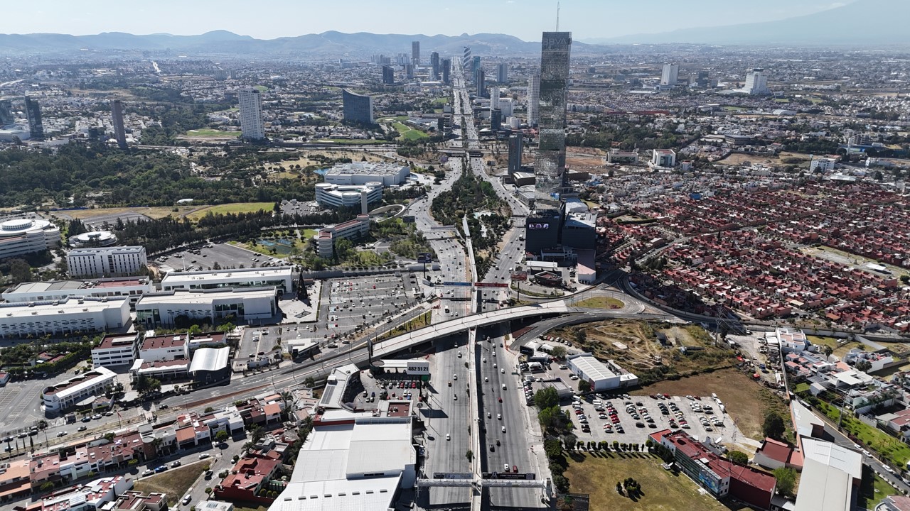 VIDEO Tráfico vehicular fluido en el recién inaugurado Distribuidor de la Vía Atlixcáyotl