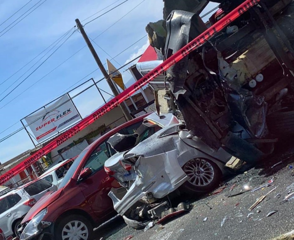 Tractocamión embiste 5 autos en la federal a Atlixco y deja 11 lesionados