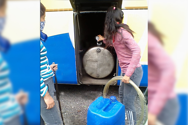 Mujeres encapuchadas roban diésel  a camiones en la Puebla-Atlixco