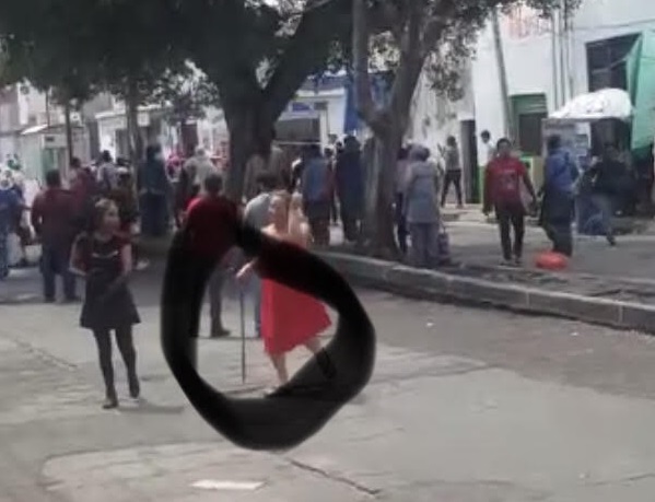 Sacan machete en connato de violencia entre informales e inspectores en Atlixco