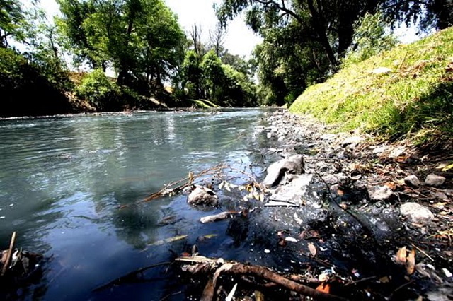 Un centenar de empresas contaminan el Atoyac en Texmelucan