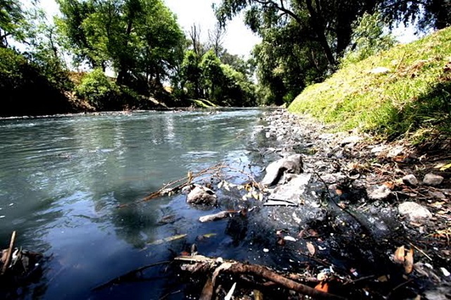 Pide Barbosa a Medio Ambiente intensifique clausuras contra empresas que contaminan el Atoyac