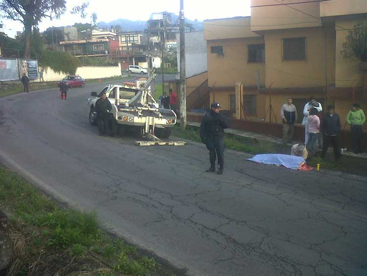 Muere abuelito atropellado por transporte público en Teziutlán