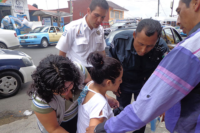 Joven es atropellada por agente de vialidad en Xiutetelco