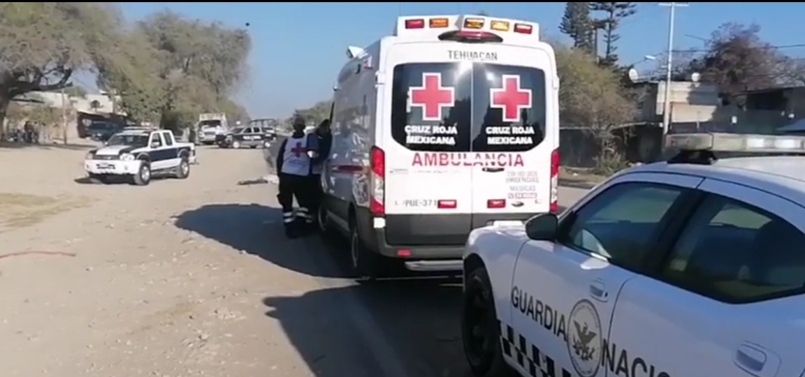 Camión de carga destroza a transeúnte en la federal Tehuacán-Puebla