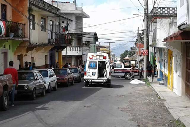 Unidad de la Ruta 1 de Teziutlán atropella y mata a trabajador del Sosapatz