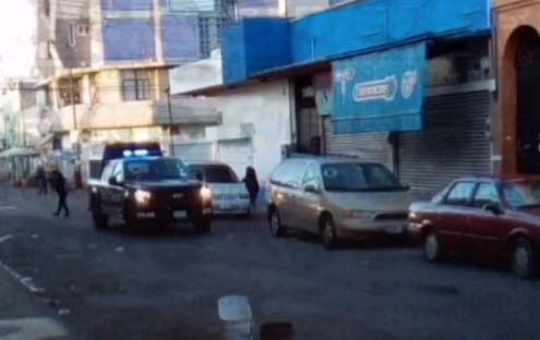 Domingo accidentado en Puebla: un atropellado y choca Jetta con tráileres