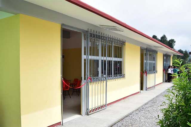 Inauguran tres aulas en escuela primaria de El Molino, en Zacapoaxtla