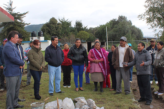 Inician construcción de aulas en escuelas de Tepeaca