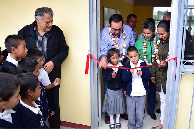 Inauguran tres aulas en escuela primaria de El Molino, en Zacapoaxtla