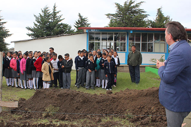 Inician construcción de aulas en escuelas de Tepeaca