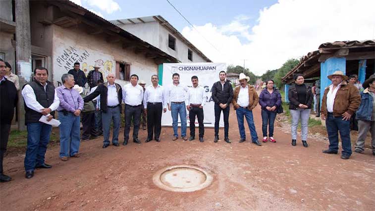Inauguran aulas y drenaje en comunidades de Chignahuapan