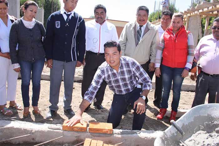 Ayuntamiento de Quecholac construye aulas en bachillerato