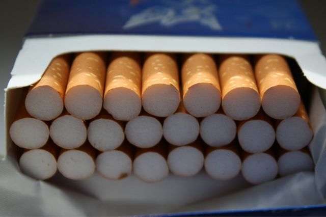 Por aumento del IEPS suben precios de cigarros y refrescos