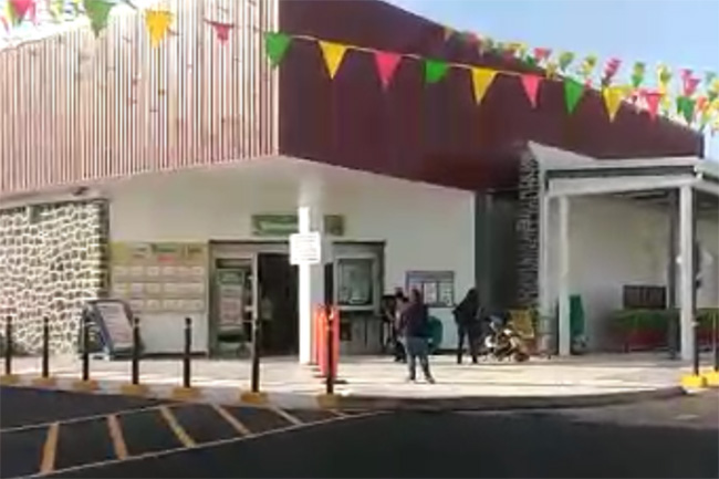 Trabajadores de nueva tienda Aurrerá en Atlixco defienden sus empleos