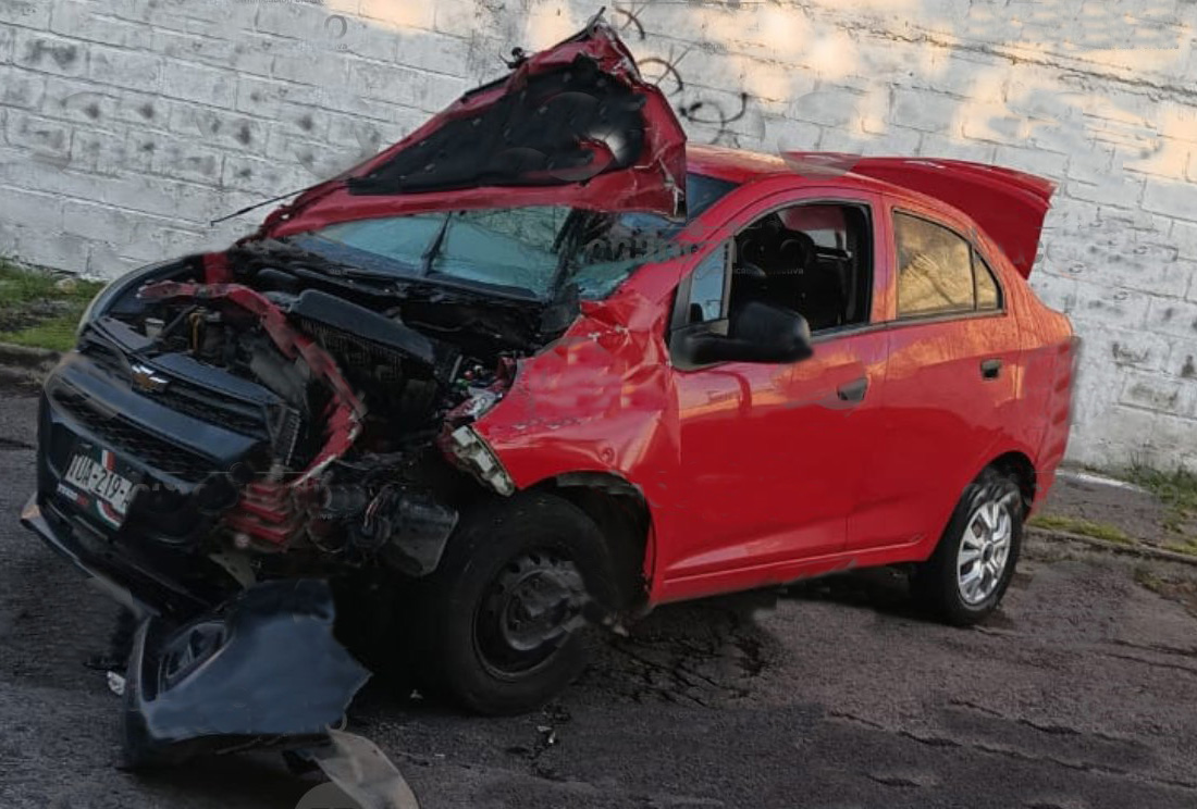 Chocan auto y lo dejan abandonado sobre la 30 sur en Puebla