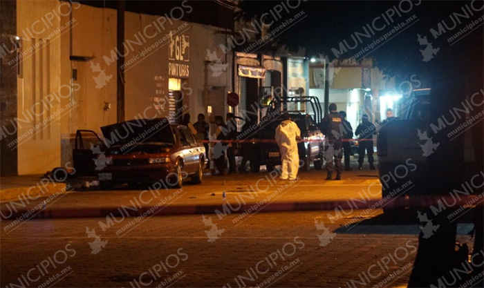 Acribillan a conductor y queda muerto en calles de Tecamachalco