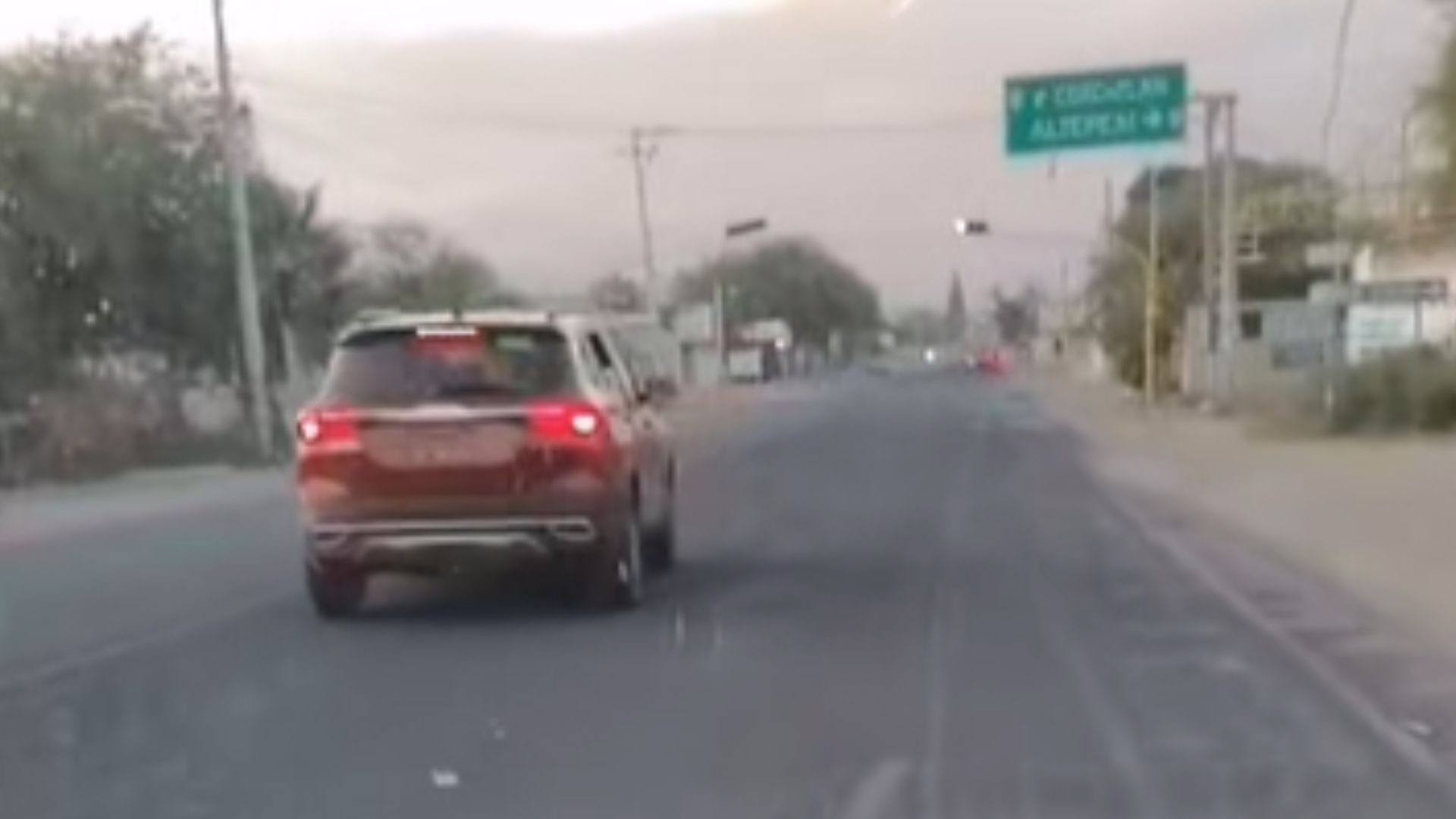 En Altepexi, automovilista intoxicado bloqueó la carretera Tehuacán-Teotitlán