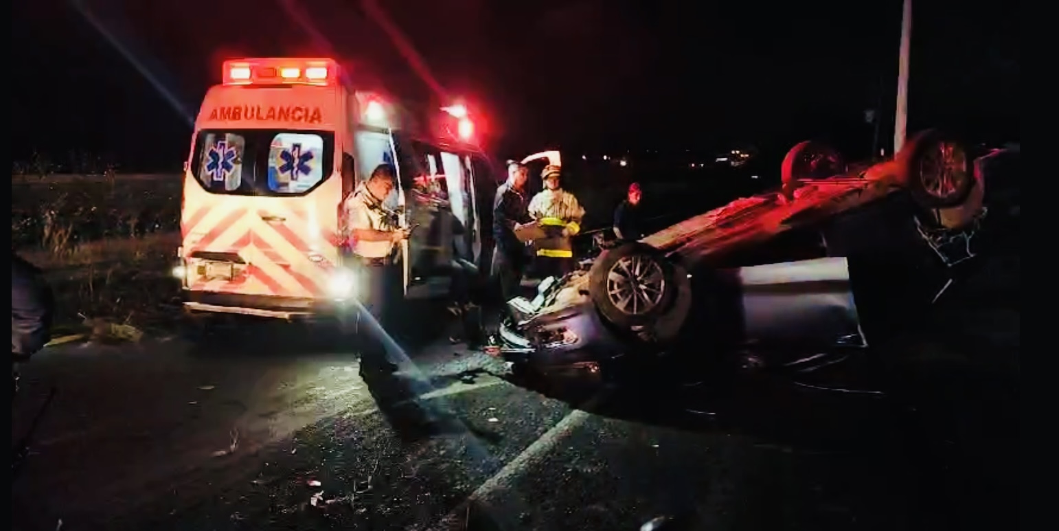 Auto impacta brutalmente contra puente de Cantarranas