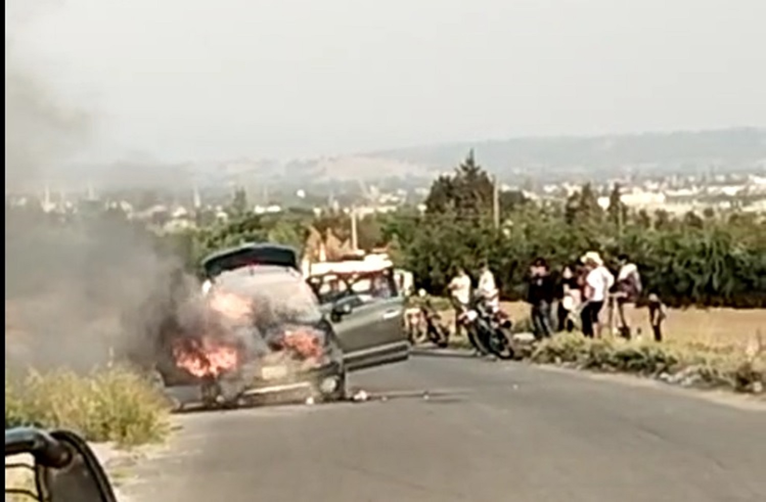 Se incendia vehículo junto a subestación de Pemex en Texmelucan