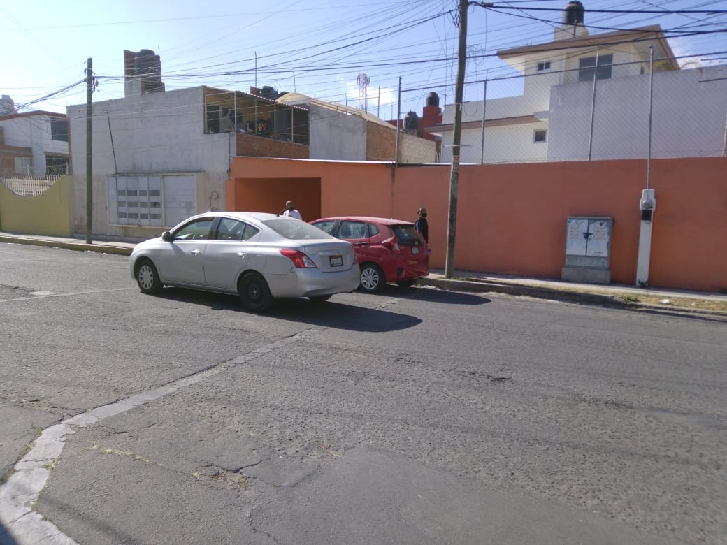 Se roban tres vehículos de auto lavado en Puebla
