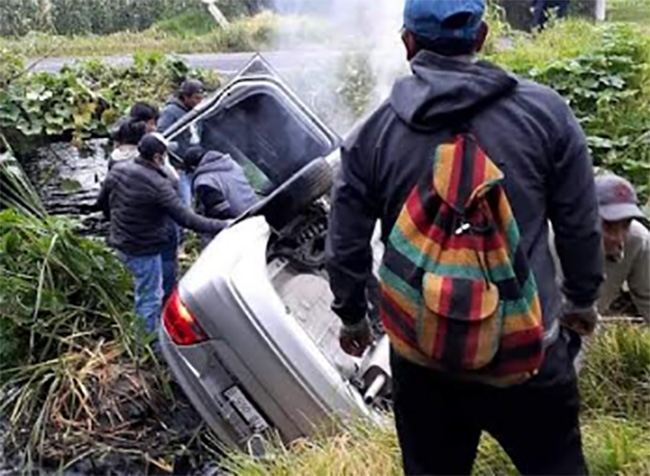 Vuelca vehículo en límites de Tenanyecac y Huejotzingo