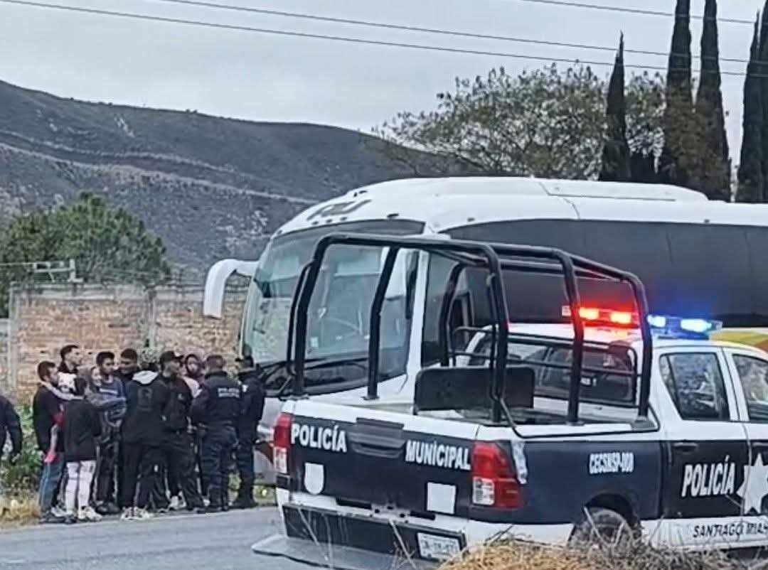 Sujetos levantan a conductor del AU y 3 personas más a la altura de Chapulco