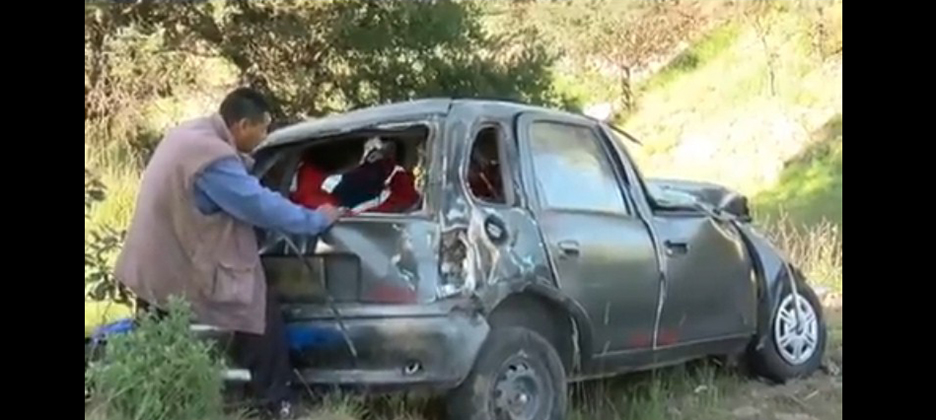 Atrapado por 10 hrs en su auto, tras accidente