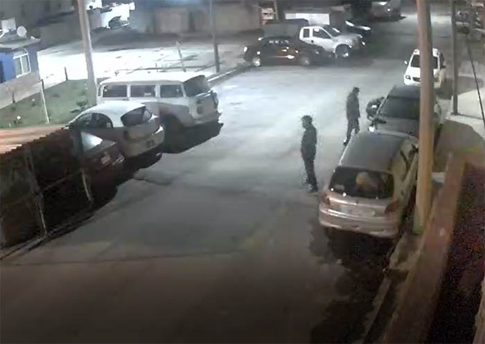 VIDEO Roban autopartes cerca de la Dirección de Seguridad en Texmelucan