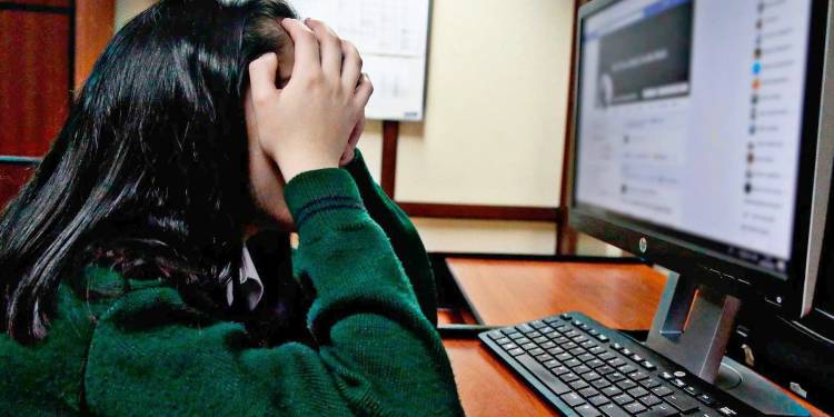 Avala Senado reforma para prevenir ciberacoso a menores de edad