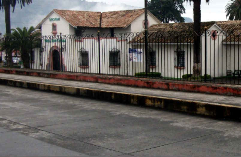 Padres de familia denuncian problemas en la escuela Ávila Castillo de Teziutlán