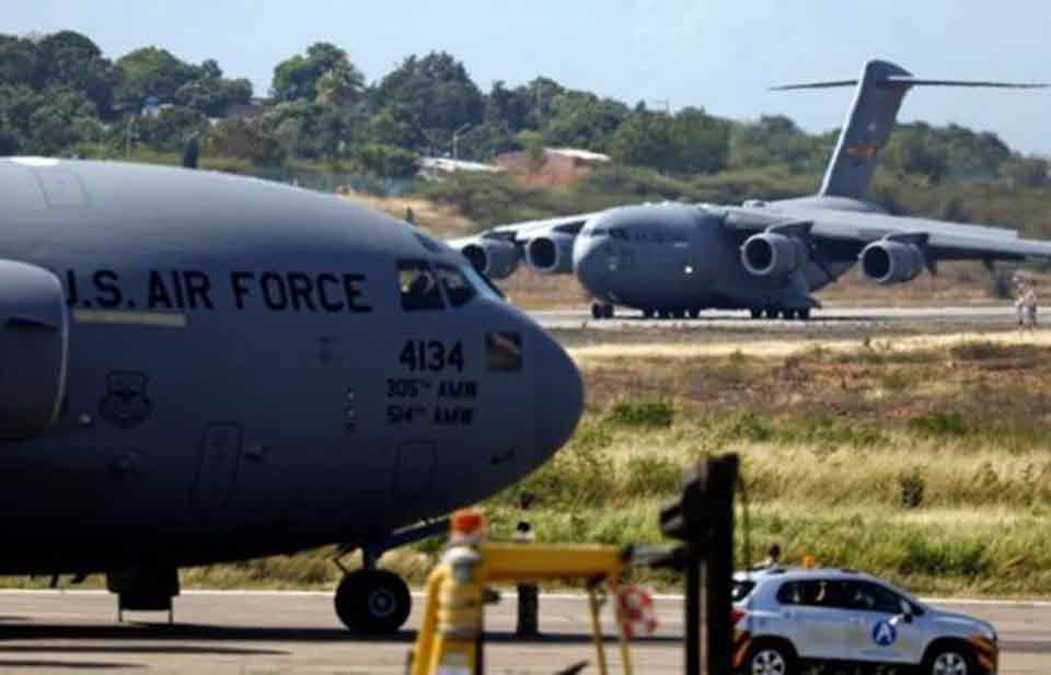 Llegan aviones militares de EEUU a frontera de Venezuela