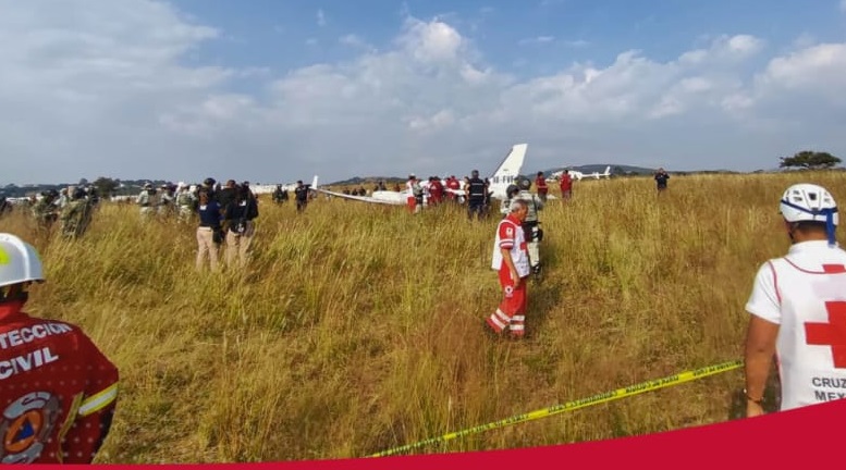 VIDEO Avioneta que estaba en practicas de vuelo casi se estrella en Puebla