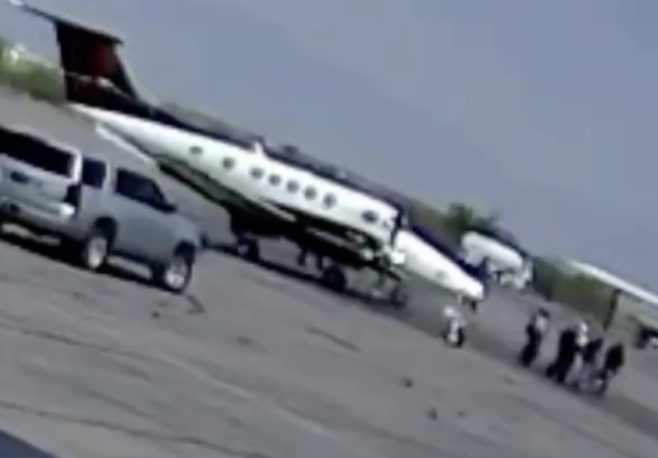 Retiran del aeropuerto avioneta donde viajaba “El Mayo” Zambada y “El Chapito”