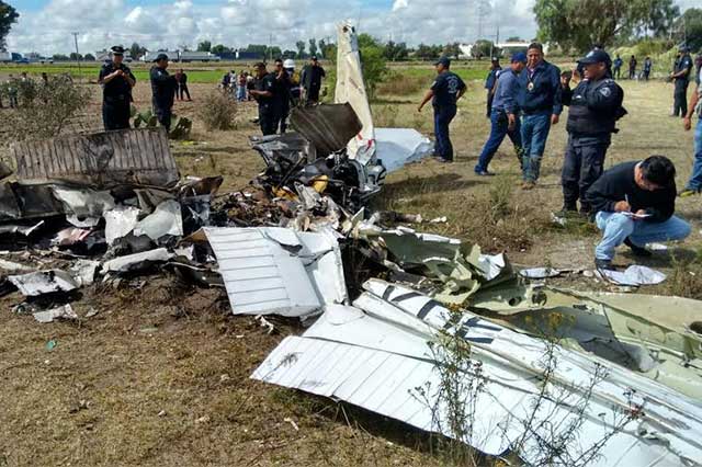 Cae avioneta en Acatzingo, mueren 2 personas calcinadas