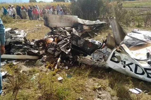 Cae avioneta en Acatzingo, mueren 2 personas calcinadas