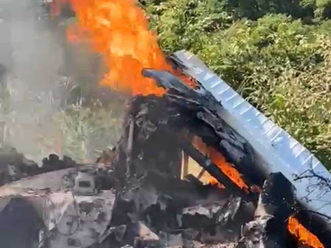 VIDEO Chocan avionetas en Durango; hay varios muertos