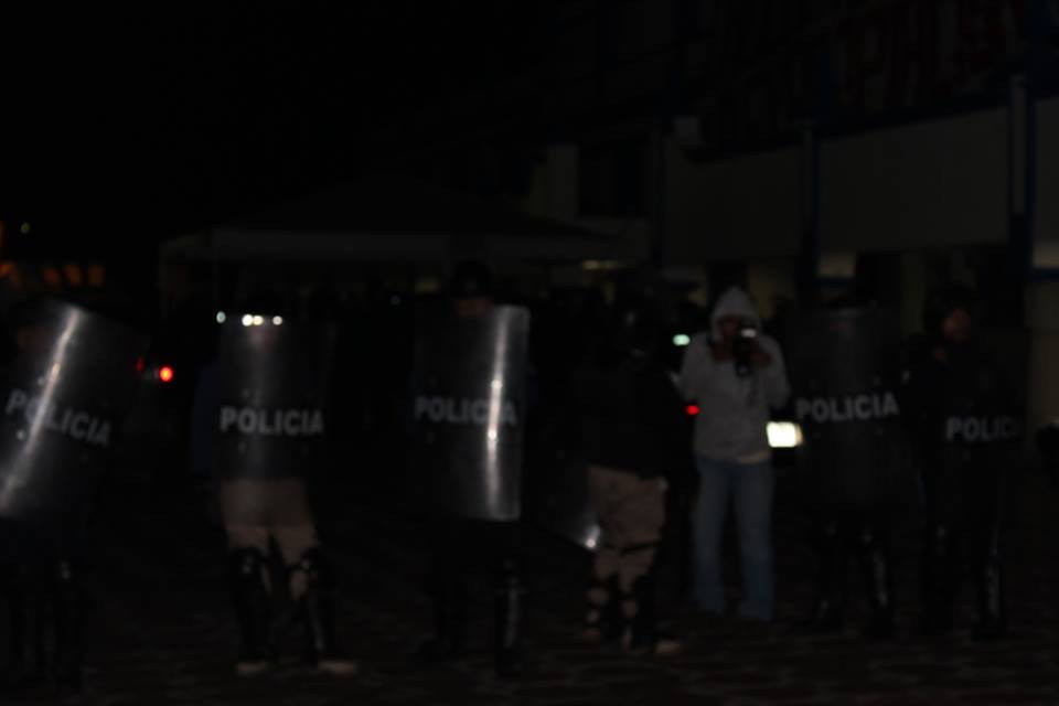 Ahora la Policía Estatal choca contra opositores en Cholula