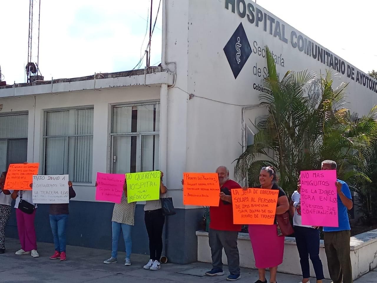 Hacen paro laboral trabajadores del Hospital de Ayotoxco de Guerrero