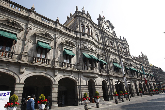 Proyectan apoyos para microempresarios de Puebla capital