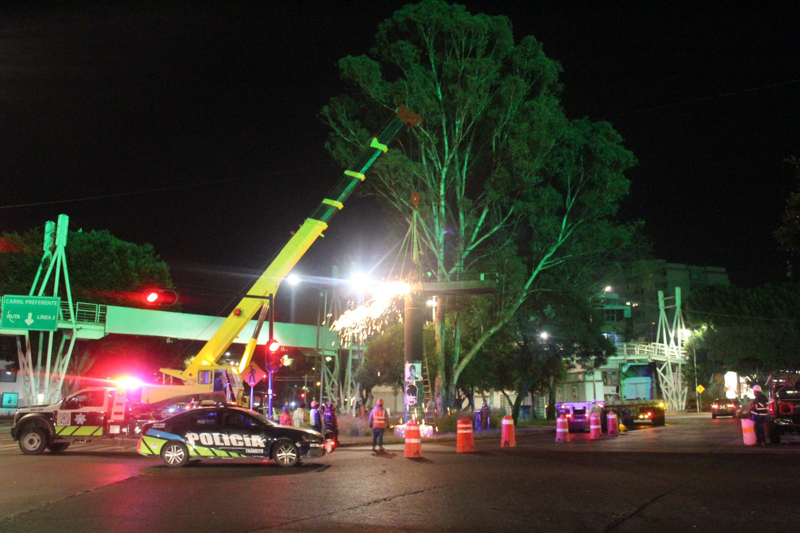 Ayuntamiento de Puebla supervisa retiro de espectaculares