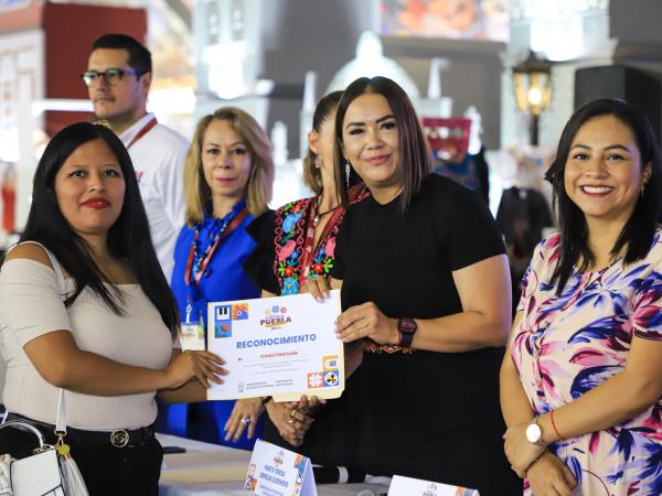 Reconocen a Pueblos Mágicos, municipios y touroperadores en Feria de Puebla