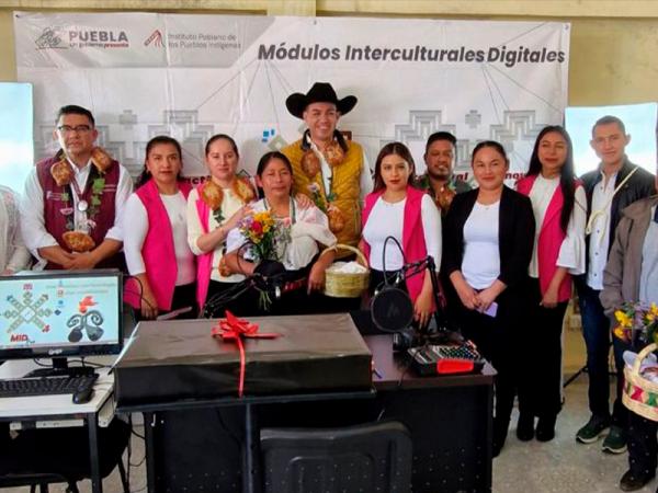 Abre gobierno de Puebla Módulos Interculturales Digitales para los pueblos nahua y ngiva