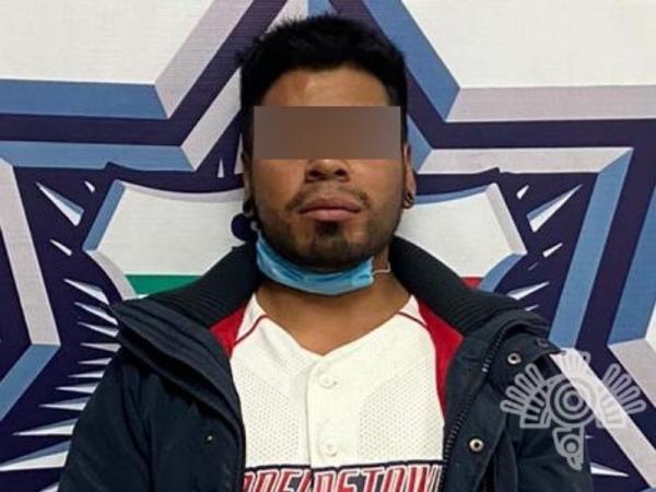 Se estampa con patrulla en Puebla capital y le encuentran droga