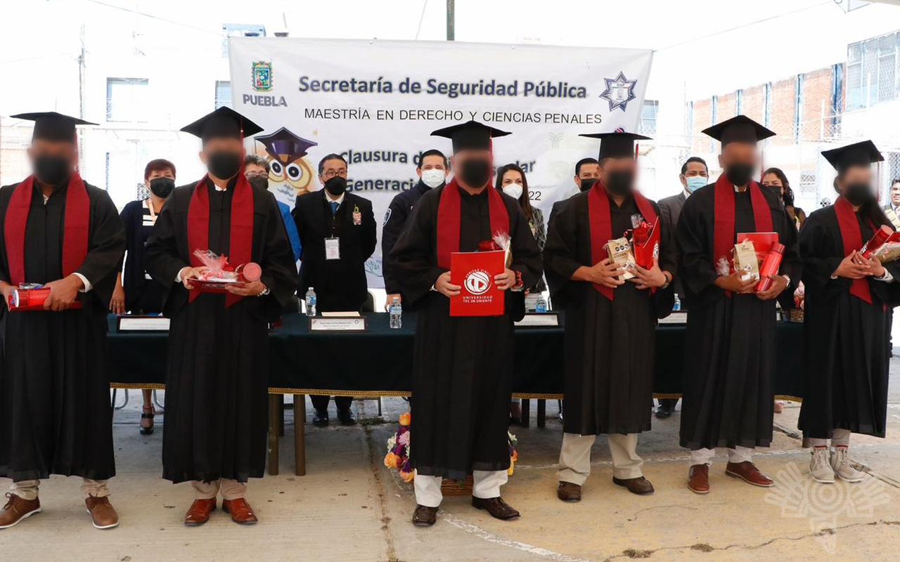 Concluyen maestría en Derecho y Ciencias Penales 13 internos del Cereso