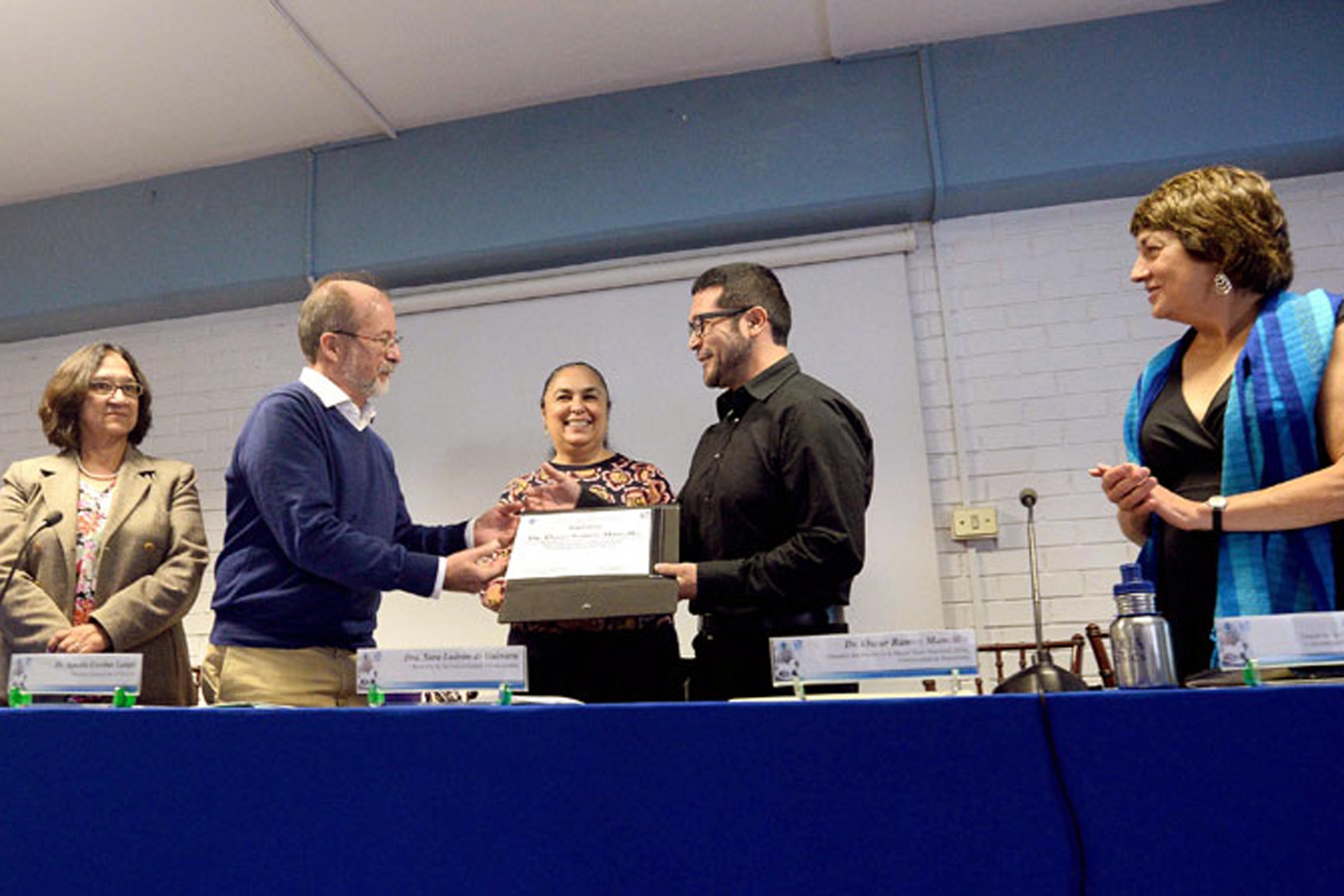 Investigador de la BUAP gana premio a mejor tesis doctoral