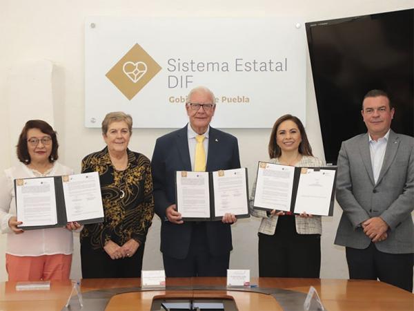 Gaby Bonilla firmó convenios con Una Nueva Esperanza, BUAP y Acuática Nelson Vargas