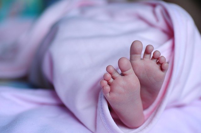 Bebé intoxicada con cocaína es hospitalizada y sus padres detenidos