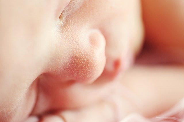 Recién nacido es contagiado de coronavirus por su mamá